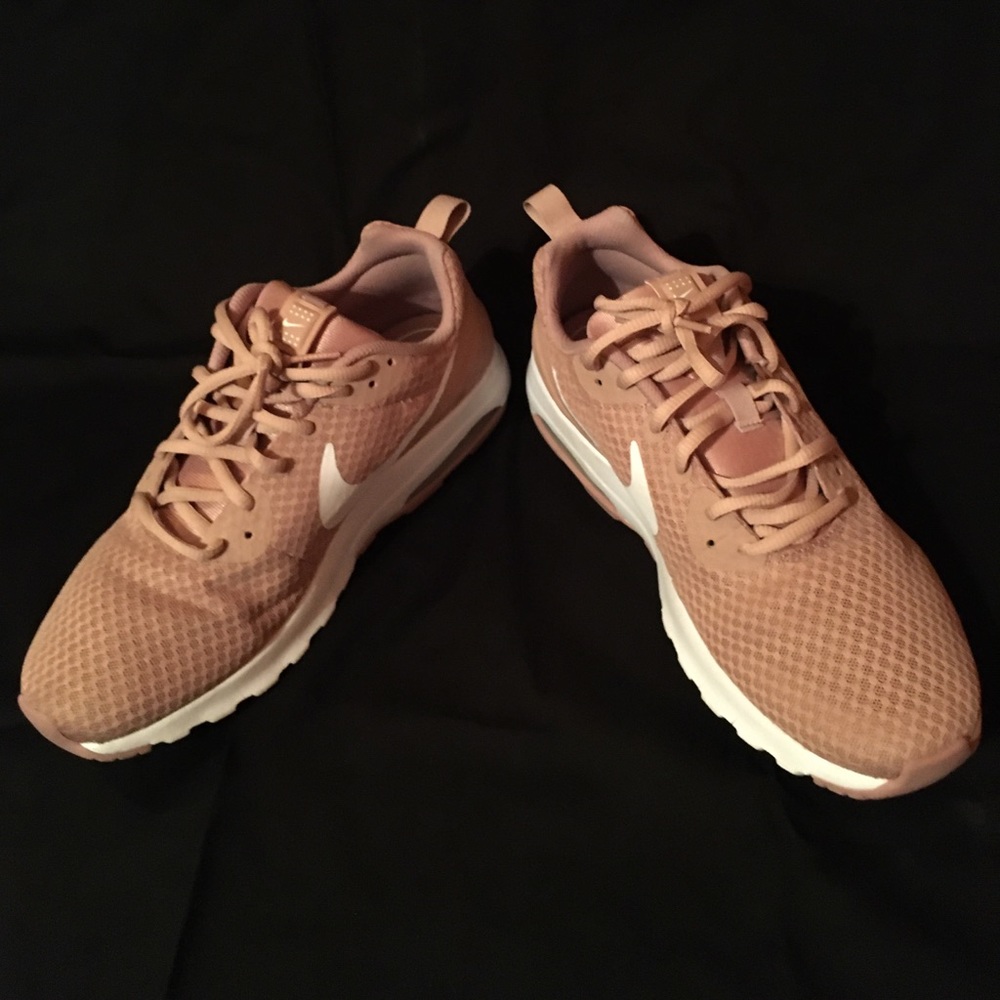 Women’s Nike Air Rose tennis shoes! US 10